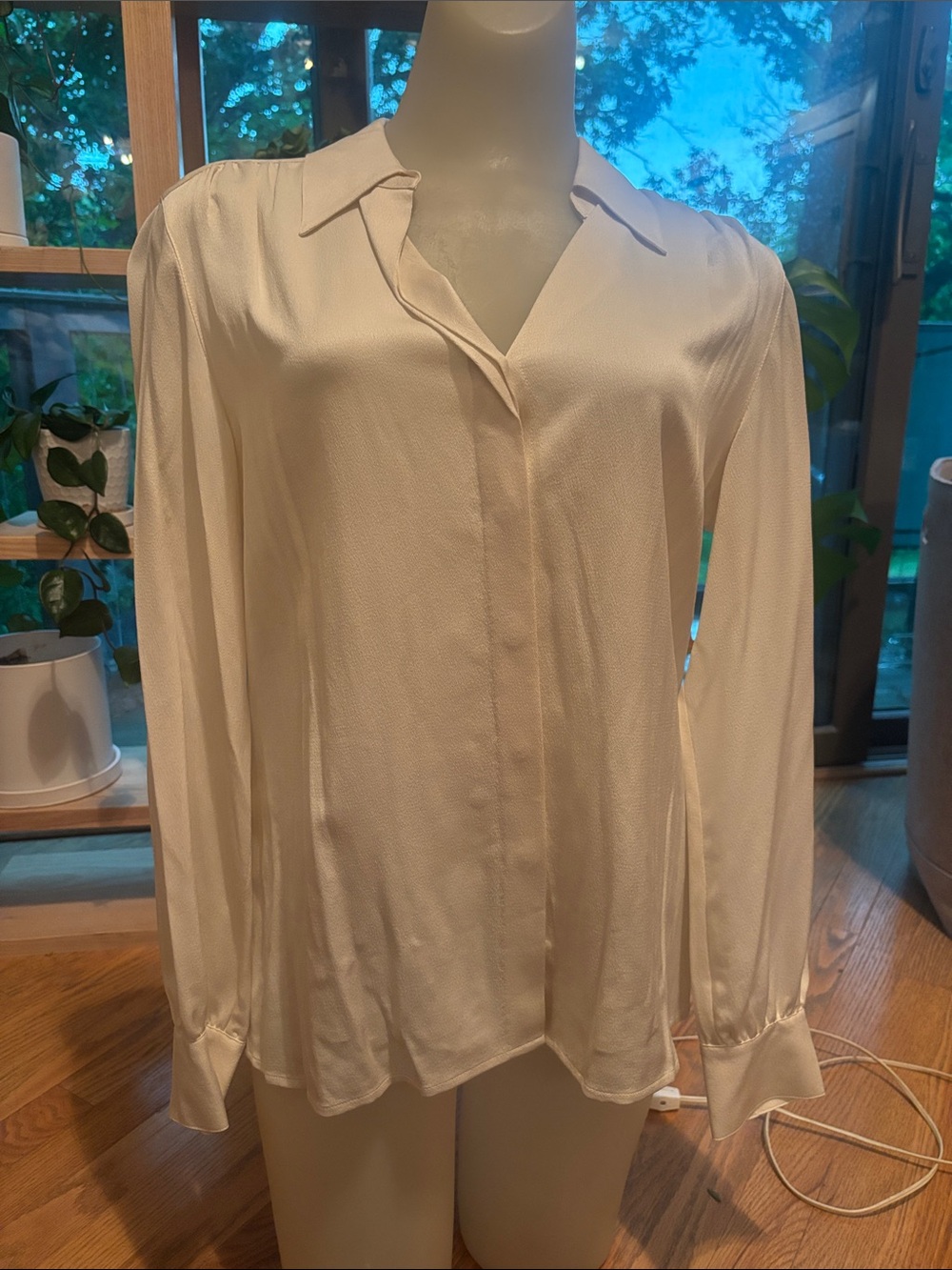 Talbots Cream Long-Sleeve Button-Down Blouse size 8